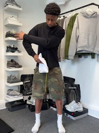 @mowilsonnn filming a outfit try-on